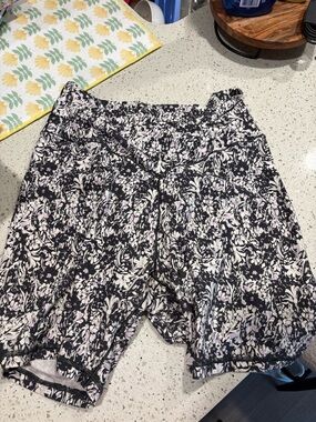 Offline Aerie Floral Active Shorts - Black & Light Pink